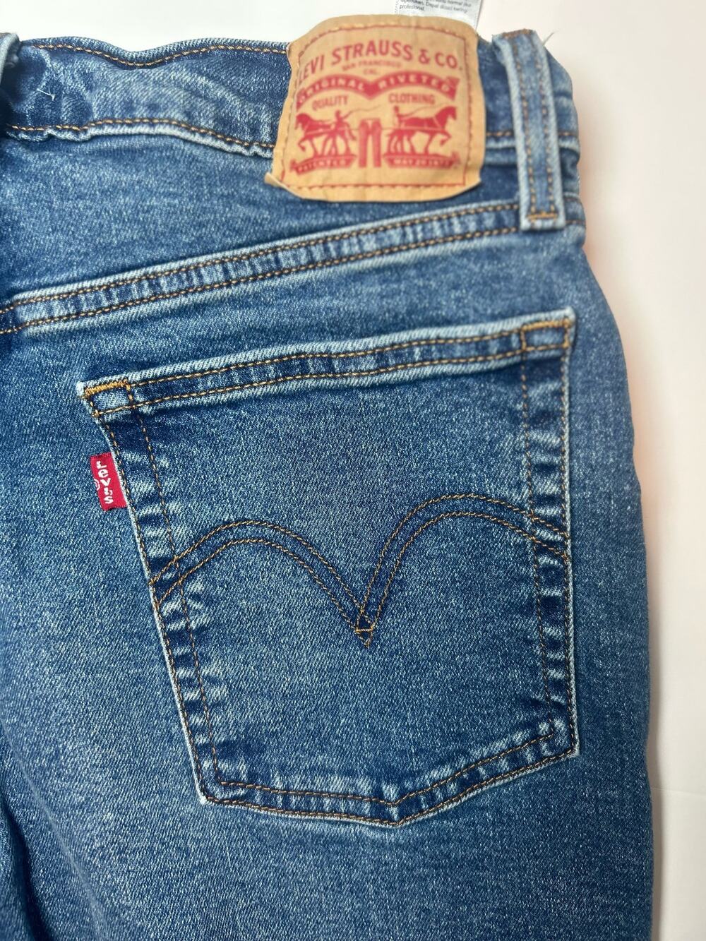 Levi’s Wedgie Straight Size W30 L28 Jeans Women's Button Fly